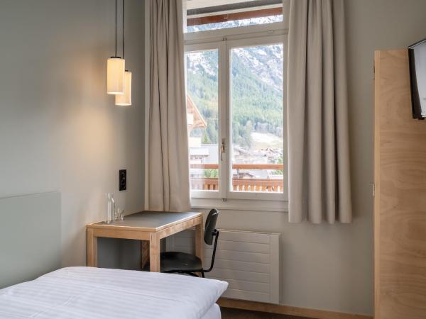 Hotel Alpenruhe - Vintage Design Hotel : photo 4 de la chambre chambre simple avec balcon et vue sur la montagne