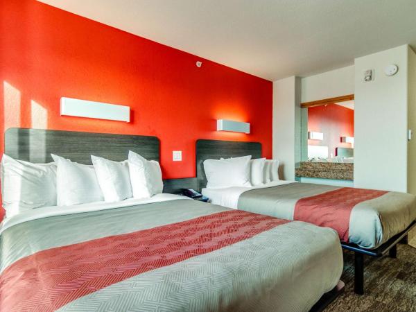 Motel 6-Saskatoon, SK : photo 2 de la chambre chambre quadruple - non-fumeurs