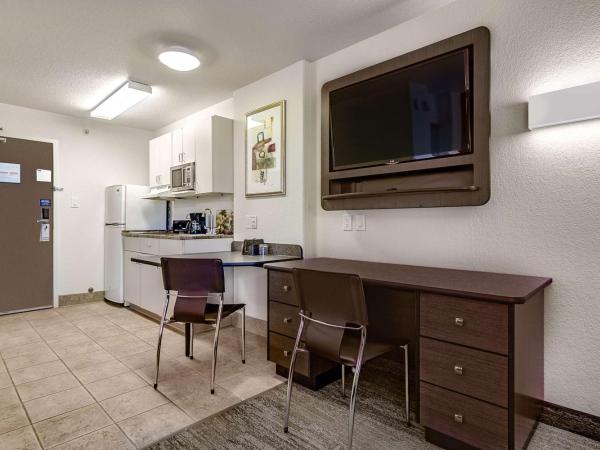 Motel 6-Saskatoon, SK : photo 3 de la chambre chambre quadruple - non-fumeurs