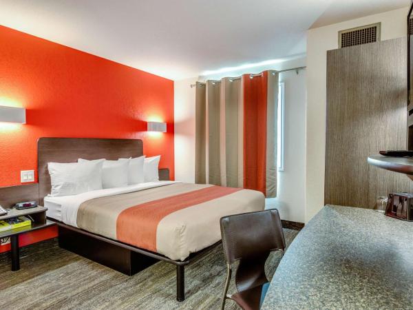 Motel 6-Saskatoon, SK : photo 1 de la chambre chambre lit queen-size - non-fumeurs