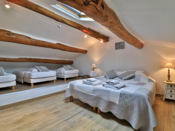 Mas des Tourterelles : photo 3 de la chambre chambre familiale