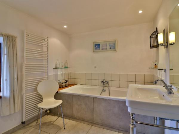 Mas des Tourterelles : photo 3 de la chambre suite