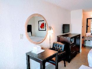 Red Carpet Inn Airport Fort Lauderdale : photo 2 de la chambre room #5869809