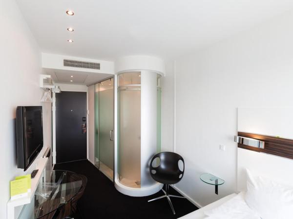 Wakeup Copenhagen - Carsten Niebuhrs Gade : photo 5 de la chambre room #17480544