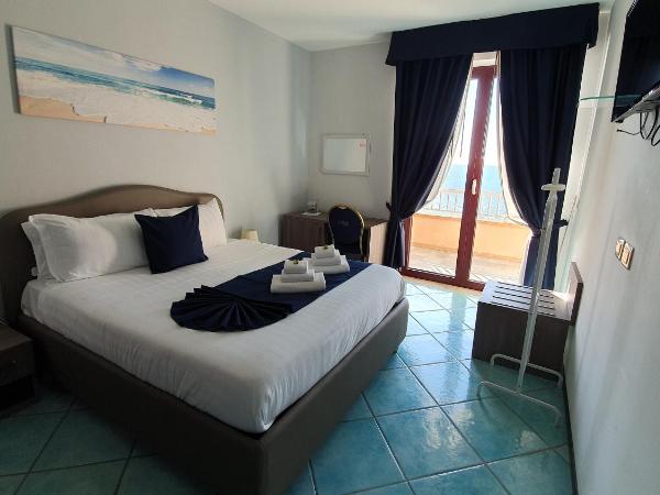 Hotel Centro Congressi Polo Nautico : photo 8 de la chambre chambre double ou lits jumeaux - vue sur mer