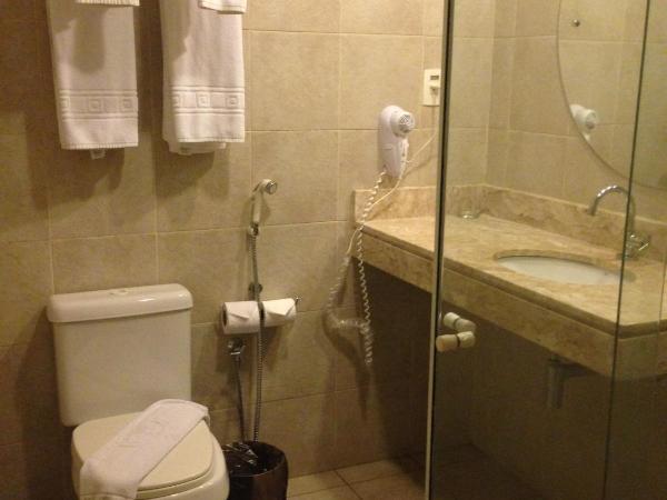 Farol de Itapuã Praia Hotel : photo 5 de la chambre chambre quadruple supérieure