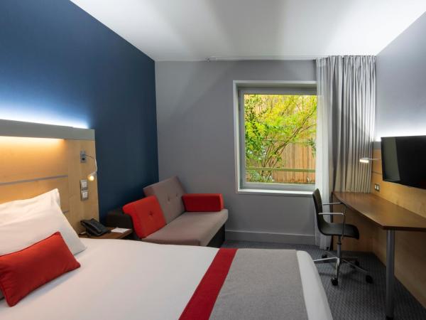 Holiday Inn Express Paris-Canal De La Villette, an IHG Hotel : photo 2 de la chambre chambre double standard - vue sur jardin