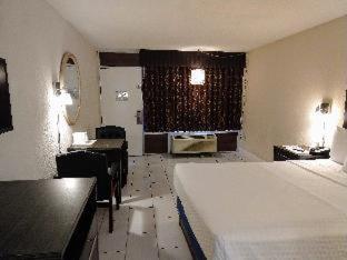 Red Carpet Inn Airport Fort Lauderdale : photo 4 de la chambre room #5869812