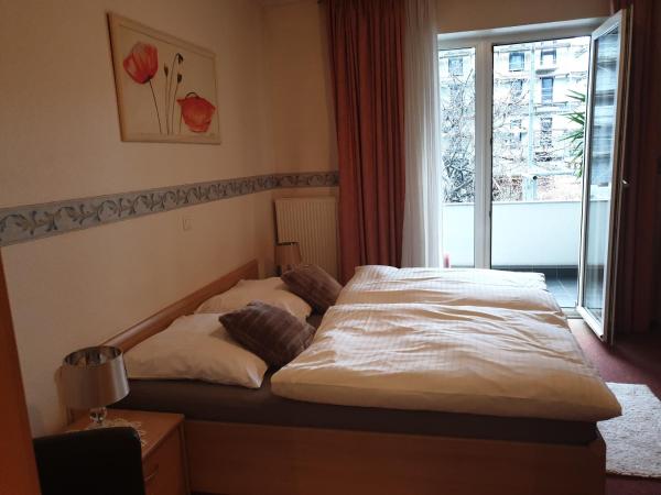Hotel Eigelstein : photo 1 de la chambre chambre double ou lits jumeaux avec balcon