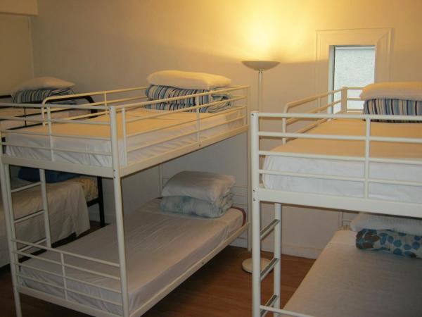 Kelowna Okanagan Lake Hostel : photo 10 de la chambre lit dans dortoir mixte de 8 lits 