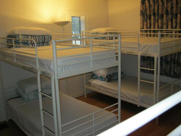 Kelowna Okanagan Lake Hostel : photo 9 de la chambre lit dans dortoir mixte de 8 lits 
