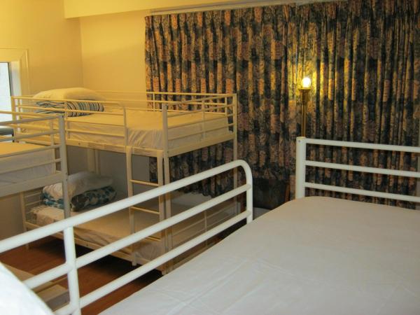 Kelowna Okanagan Lake Hostel : photo 5 de la chambre lit dans dortoir mixte de 8 lits 