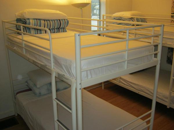 Kelowna Okanagan Lake Hostel : photo 2 de la chambre lit dans dortoir mixte de 8 lits 