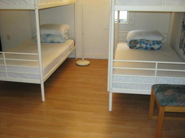 Kelowna Okanagan Lake Hostel : photo 6 de la chambre lit dans dortoir mixte de 8 lits 