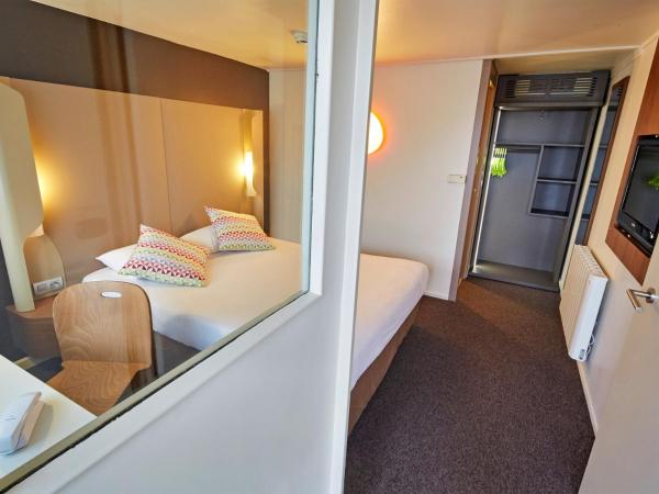 Campanile Dijon Nord - Toison D'or : photo 2 de la chambre chambre double nouvelle génération (1 lit double et 1 lit junior)