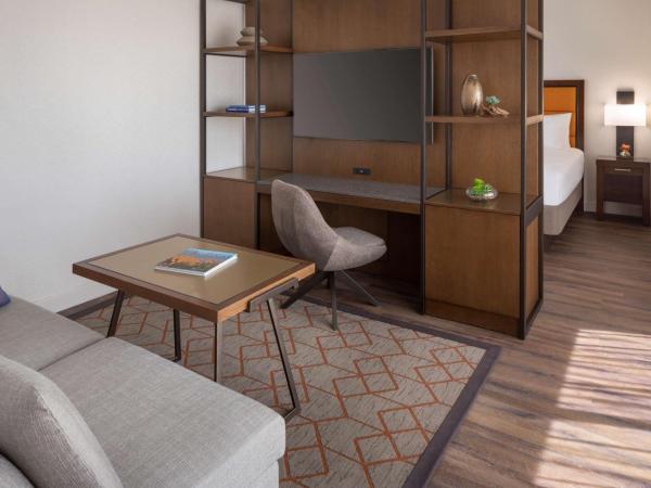 Hyatt Regency Phoenix : photo 7 de la chambre chambre d'angle lit king-size