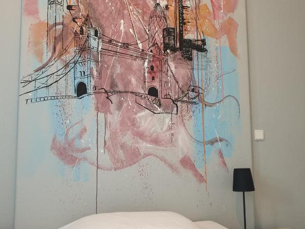 Pension I : photo 7 de la chambre chambre simple avec toilettes et douche communes