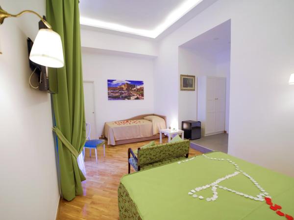 Di Palma Suite : photo 2 de la chambre chambre quadruple - vue sur mer