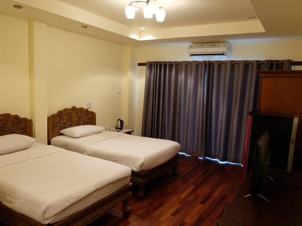 Prince Hotel Chiang Mai : photo 2 de la chambre chambre deluxe double ou lits jumeaux