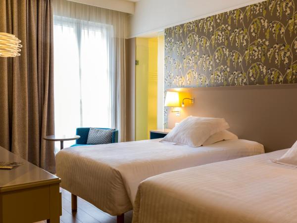 Oceania l'Hôtel de France Nantes : photo 1 de la chambre chambre deluxe double ou lits jumeaux