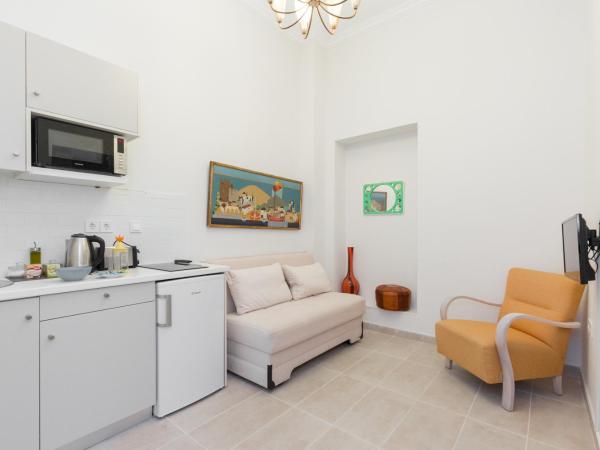 Troon of Athens Apartments : photo 1 de la chambre courtyard view apartment - no4