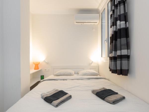 Troon of Athens Apartments : photo 2 de la chambre courtyard view apartment - no4