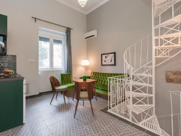 Troon of Athens Apartments : photo 4 de la chambre emerald three-level apartment