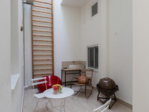 Troon of Athens Apartments : photo 6 de la chambre courtyard view apartment - no4