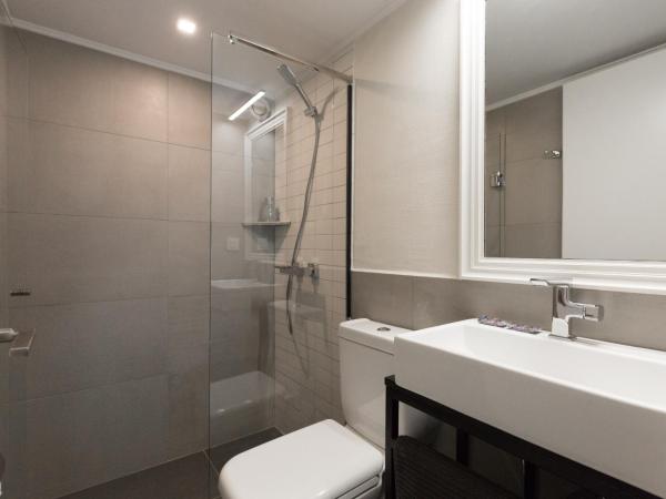 Troon of Athens Apartments : photo 1 de la chambre nemo's stairs apartment