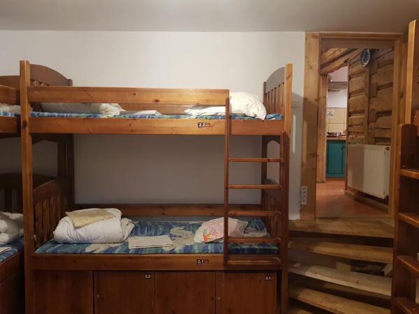 Good Bye Lenin Hostel Zakopane : photo 3 de la chambre lit dans un dortoir de 8 personnes avec salle de bains communes