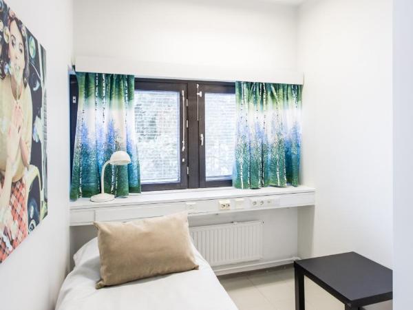 Forenom Hostel Vantaa Airport : photo 6 de la chambre chambre simple avec salle de bains commune