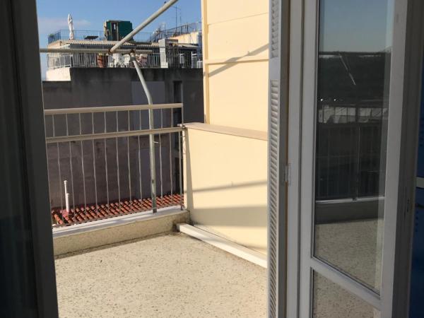 Safestay Athens Monastiraki : photo 5 de la chambre bed in 6-bed mixed dormitory room ensuite with balcony