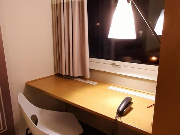 Sure Hotel by Best Western Spånga : photo 9 de la chambre standard room with one queen bed and two single beds - non-smoking