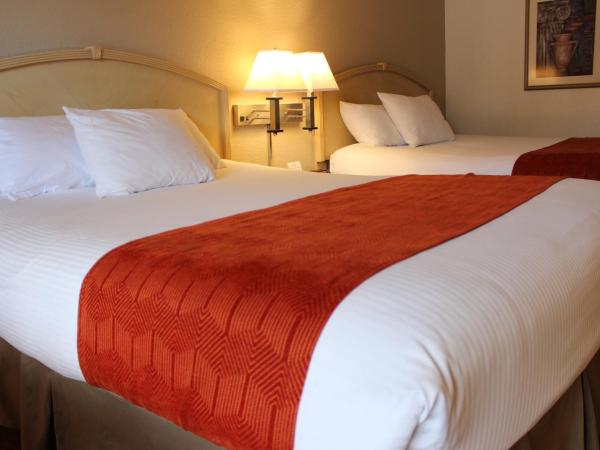 Ramada by Wyndham Kissimmee Gateway - Free Theme Park Shuttle : photo 4 de la chambre chambre avec 2 lits queen-size - animaux domestiques admis - non-fumeurs