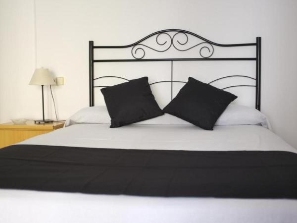 Hostal Europa : photo 4 de la chambre chambre standard lit queen-size