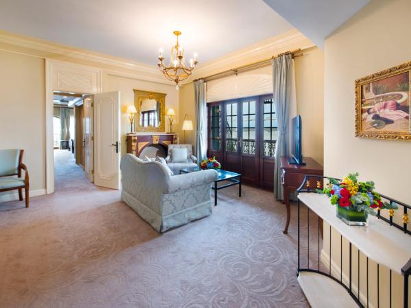 Rocks Hotel : photo 2 de la chambre suite lit king-size avec balcon - vue sur quai