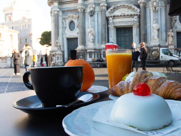 Duomo Luxury Suite Catania : photo 7 de la chambre suite deluxe avec baignoire spa
