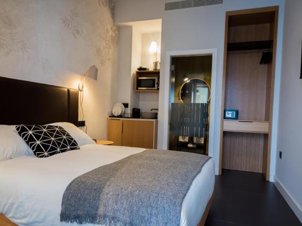 Welldone Quality - Crystal pool : photo 8 de la chambre chambre double standard