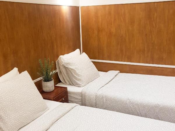 Waves Guesthouse : photo 5 de la chambre chambre lits jumeaux avec salle de bains privative