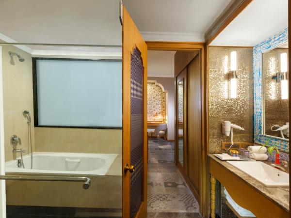 Heritage Village Resort & Spa Manesar-Gurgaon : photo 2 de la chambre heritage suite (first floor) with complimentary evening hi-tea & snacks with live music