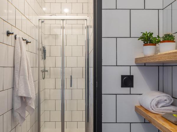 Eklo Clermont Ferrand Centre Gare : photo 4 de la chambre lit dans dortoir pour hommes de 6 lits