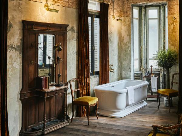 The Mustang Blu : photo 5 de la chambre chambre double deluxe avec baignoire