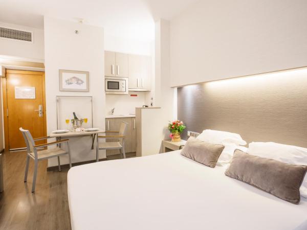 Aparthotel Silver : photo 6 de la chambre chambre double ou lits jumeaux - vue sur ville