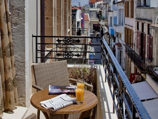 Antica Dimora Suites : photo 1 de la chambre suite junior avec balcon