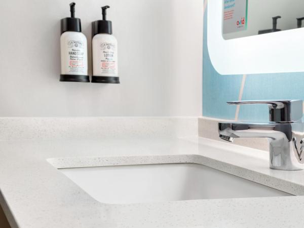 avid hotels - Orlando International Airport, an IHG Hotel : photo 9 de la chambre chambre lit king-size standard