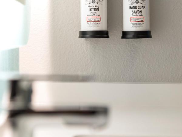 avid hotels - Orlando International Airport, an IHG Hotel : photo 2 de la chambre chambre lit king-size standard