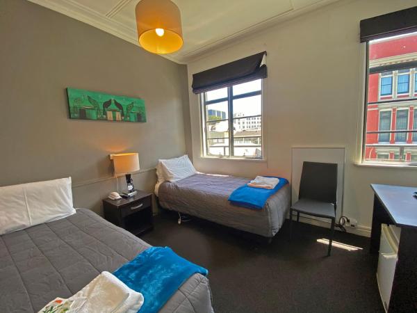 Law Courts Hotel : photo 2 de la chambre petite chambre lits jumeaux