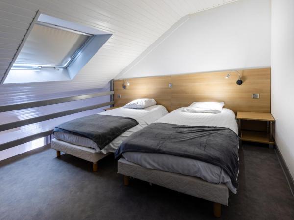 Hotel-Restaurant Espace Squash 3000 : photo 9 de la chambre chambre quadruple