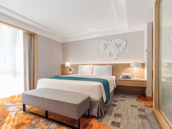 Holiday Inn Bangkok, an IHG Hotel : photo 3 de la chambre 1 king one-bedroom suite living area