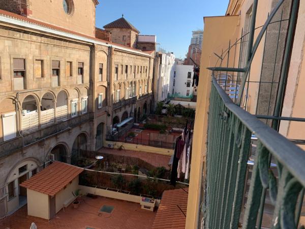 Hostal La Terrassa : photo 2 de la chambre chambre double basique avec balcon